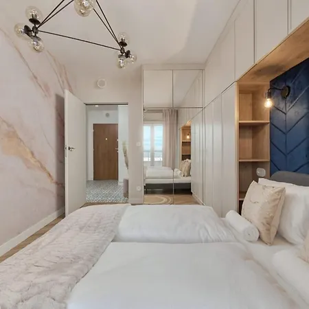 Elegant With Balcony Krakowska By Renters Prestige Apartment