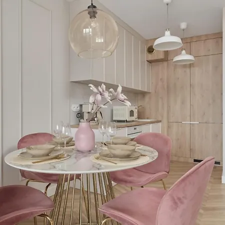 Elegant With Balcony Krakowska By Renters Prestige Appartamento