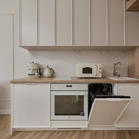 Elegant With Balcony Krakowska By Renters Prestige Breslavia