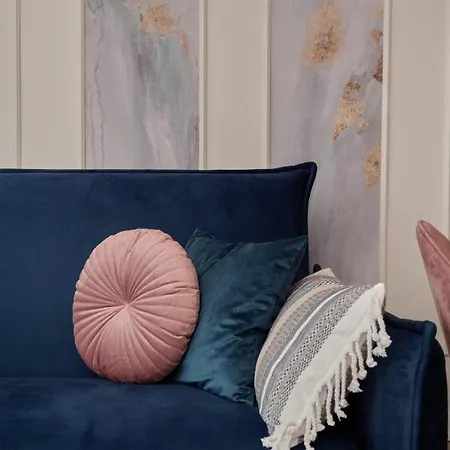 Elegant With Balcony Krakowska By Renters Prestige Breslavia