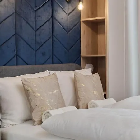 Elegant With Balcony Krakowska By Renters Prestige Breslavia