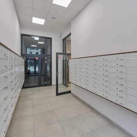 Elegant With Balcony Krakowska By Renters Prestige Breslavia